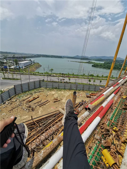 浑江区作业中发生设备损坏或人员意外，责任怎么划分？